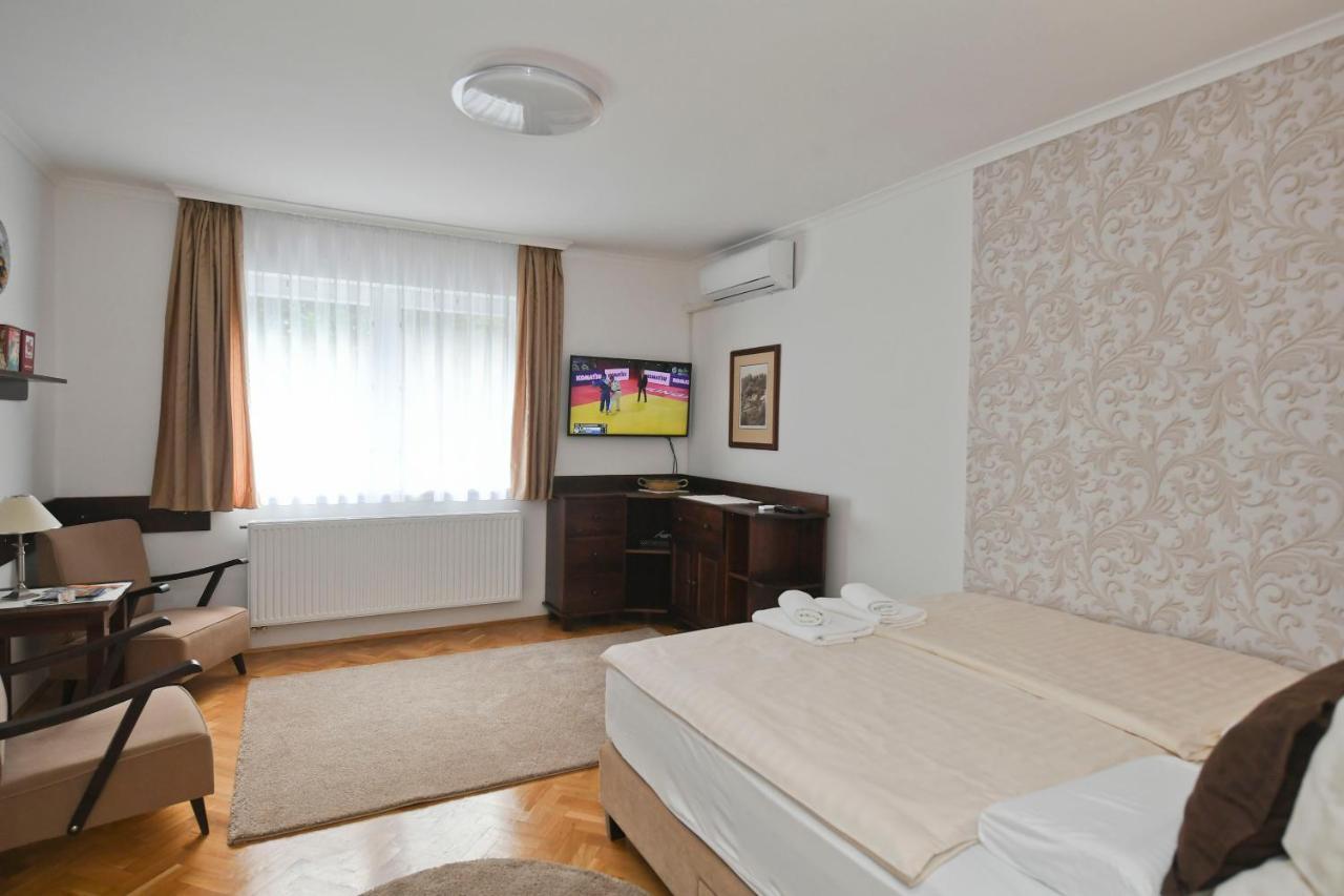 Vicente'S Apartment Eger Luaran gambar